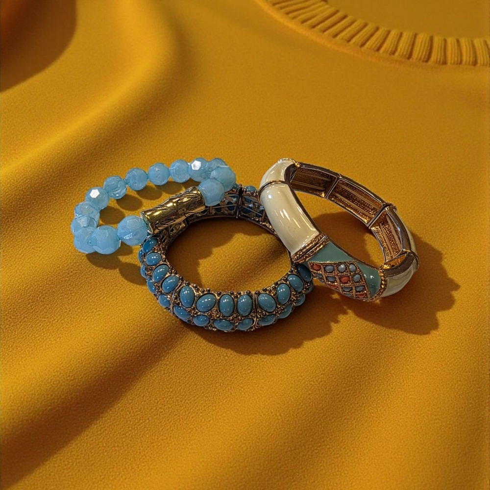 SALE!! Vintage Bangle Bracelet Set